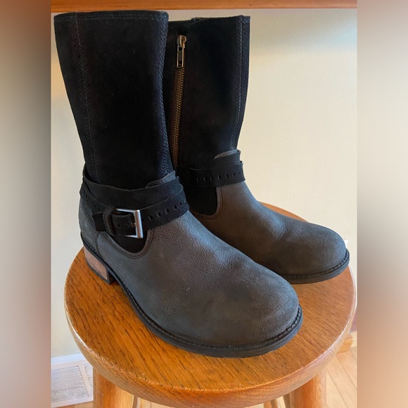 UGG Black Leather and Suede Boots - Size 8.5 EUC RARE - Picture 1 of 14